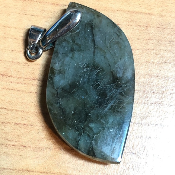 Labradorite Pendant - Picture 3 of 4